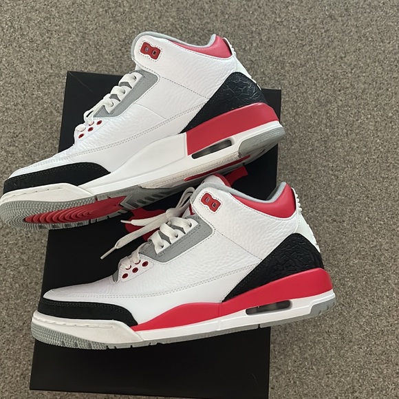 Air Jordan Retro 3 Fire Red 2013 - Picture 2 of 10